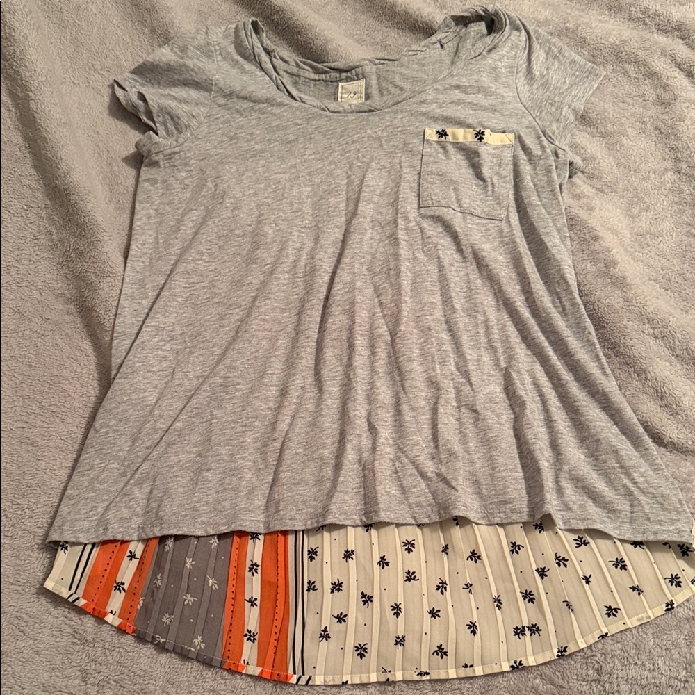 Gray T-Shirt with Multicolor Pleated Hem